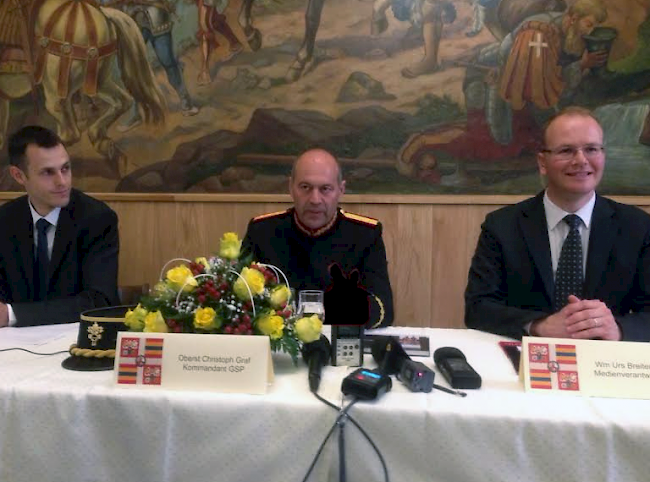 Der Kommandant der Schweizergarde in Rom, Oberst Christoph Graf, bei einer Medieninformation am Montag in Rom.