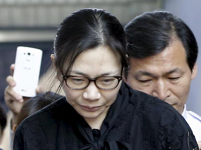 Cho Hyun Ah am Freitag beim Verlassen des Berufungsgerichts in Seoul. Chos Wutausbruch Anfang Dezember über falsch servierte Macadamia-Nüsse im Flugzeug hatte weltweit für Schlagzeilen gesorgt.