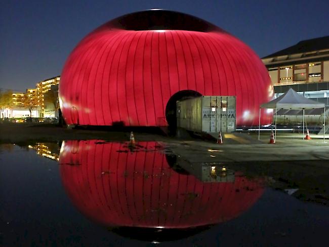 Die aufblasbare Konzerthalle kam 2014 am Lucerne Festival Ark Nova im japanischen Sendai zum Einsatz. Sie bietet Platz für rund 500 Zuhörer.