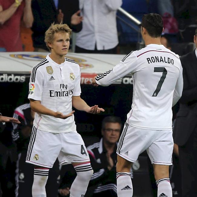 Cristiano Ronaldo verlässt den Platz - für ihn kommt der 17-jährige Martin Ödegaard
