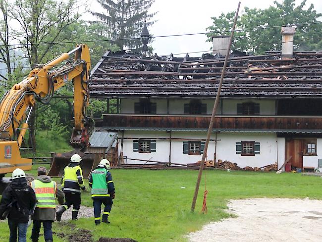 Das Gästehaus in Bayern nach dem Brand, bei dem sechs Menschen starben