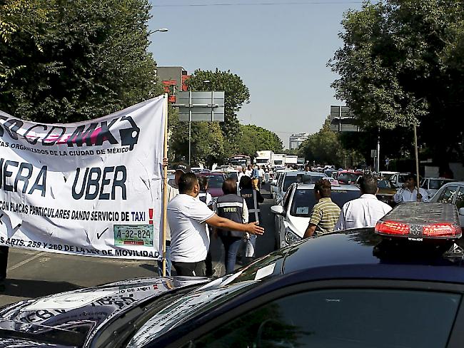 Taxifahrer  protestieren gegen Uber in Mexiko-Stadt