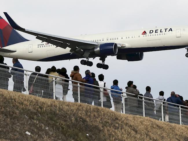 Delta Airlines (Archiv) und mehrere andere Fluglinien auf der Transatlantikroute erhielten Drohungen.