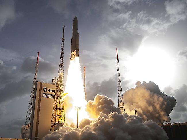 Für die TV-Zuschauer: Ariane-5-Rakete hebt ab im Space-Center in Französisch-Guyana (Archiv)