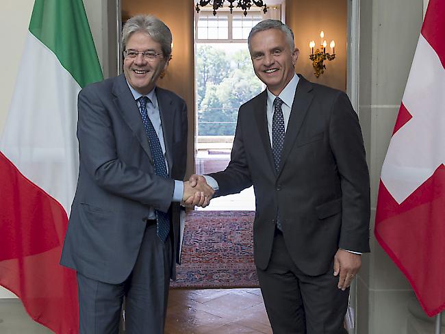 Der italienische Aussenminister Gentiloni und sein Schweizer Amtskollege Burkhalter trafen sich in Bern zu einem offiziellen Gespräch
